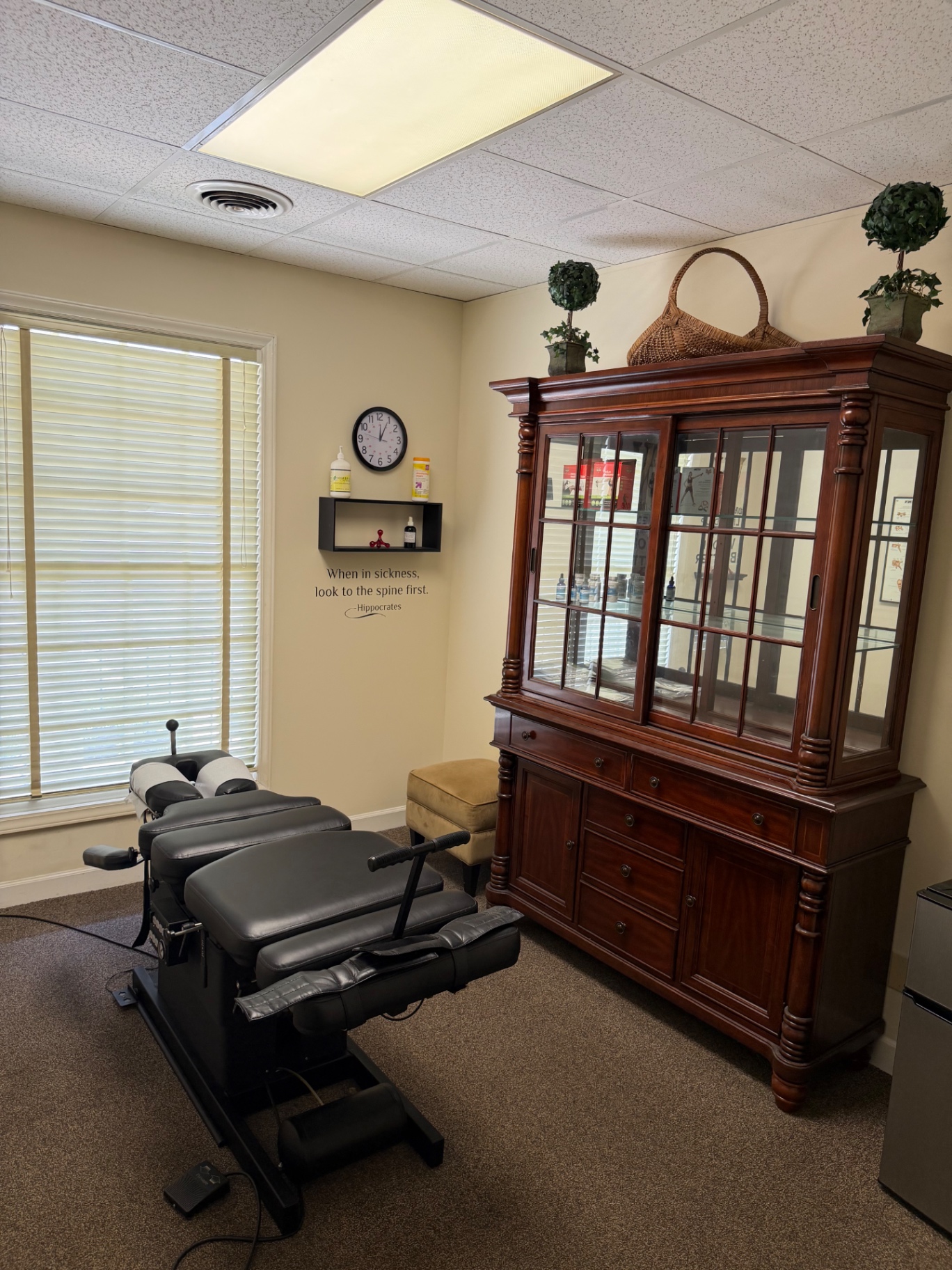 Adjustment room with treatment table and wooden cabinet